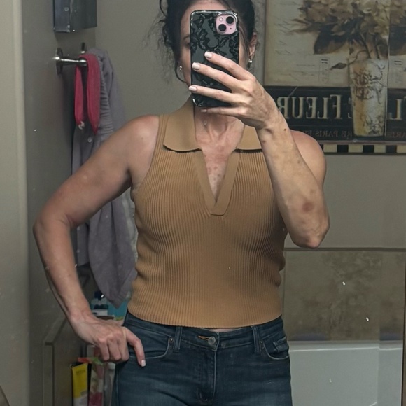 Sleeveless Collared Tank - SZ. M - New! - Picture 2 of 4